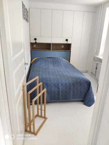 เตียงในห้องที่ Studio Apartment 