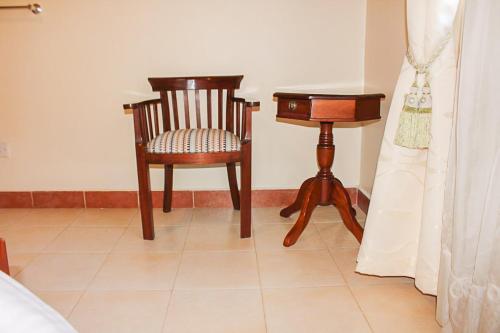 Кровать или кровати в номере Windy Ridge Karen View Palace Apartment