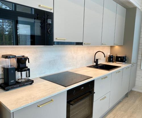 Η κουζίνα ή μικρή κουζίνα στο Villa Iiris - New Holiday Home