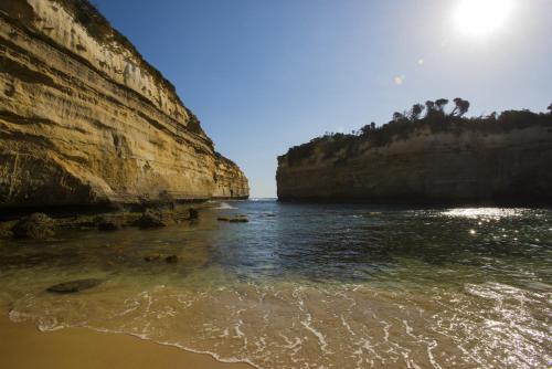 a view of the beach near a rocky cliff at Port Campbell Parkview Motel & Apartments in Port Campbell