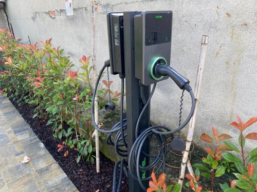 a pay phone is hooked up to a garden at Ca’ del Riccio verde in Bra
