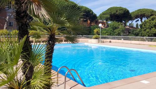 Bazén v ubytovaní Studio proche port et plages, piscine alebo v jeho blízkosti