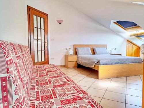 a bedroom with a bed with a red and white rug at Casa Alpina - Aosta in Aosta