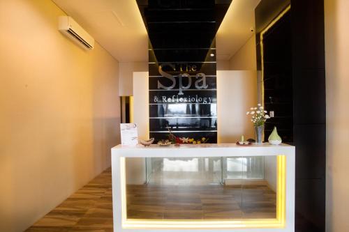 Фотография из галереи Golden Palace Hotel Lombok в Матараме