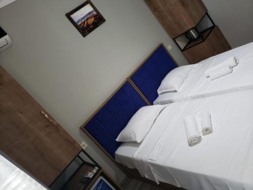 TV a/nebo společenská místnost v ubytování MIDIA Guest House