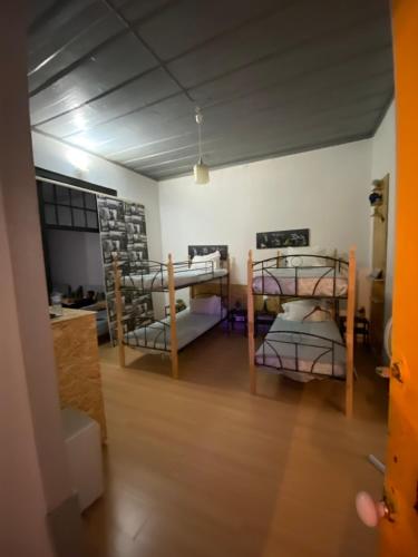 a room with two bunk beds in a room at Faroway Hostel in Faro
