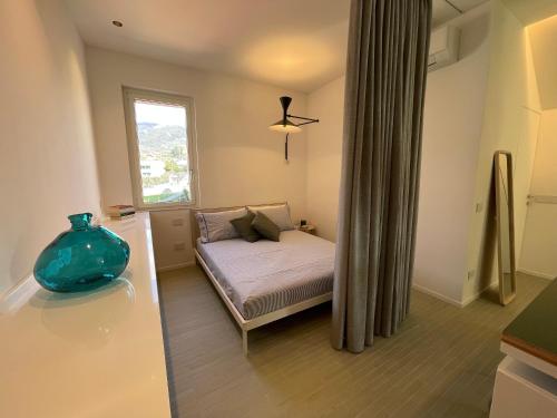 a small bedroom with a bed and a window at Bakke Design Loft in Sestri Levante