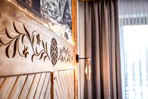 a door with graffiti on it next to a window at Cicha Woda 300 m od Gorący Potok i Termy Szaflary in Szaflary