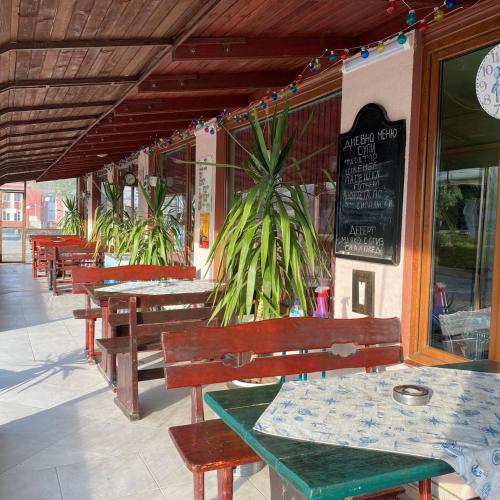 Restoran atau tempat lain untuk makan di Hostel Shabla