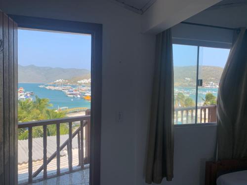 a room with a balcony with a view of the ocean at Flet vista mar 1 in Arraial do Cabo