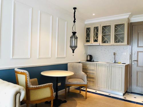 Kuchyň nebo kuchyňský kout v ubytování sevenseas cote'd azur 1 bedroom near Beach