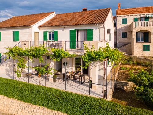 Gallery image of Apartman A`Mare in Postira