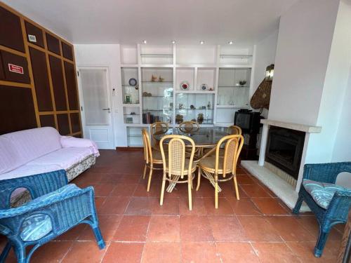 Nhà bếp/bếp nhỏ tại Villa com 5 Quartos a 5 min praia e do Centro
