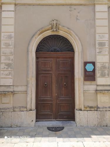 a large wooden door in the side of a building at Maison Canopée in Messina