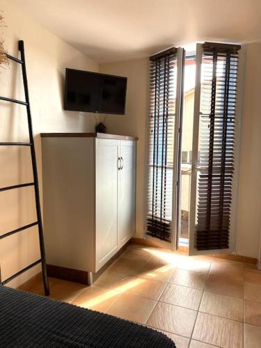 Photo de la galerie de l'établissement Coquet 2 pièces au centre de Collioure, à Collioure