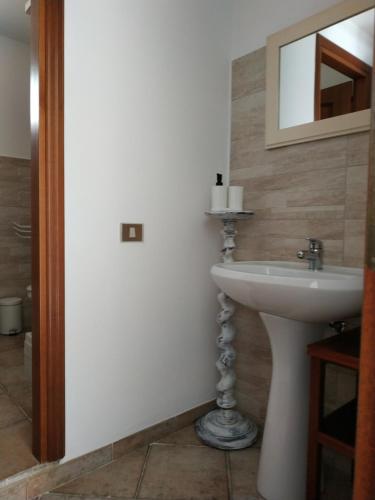 a bathroom with a sink and a mirror at Casa con vista sul golfo vicina al mare in Santa Luria