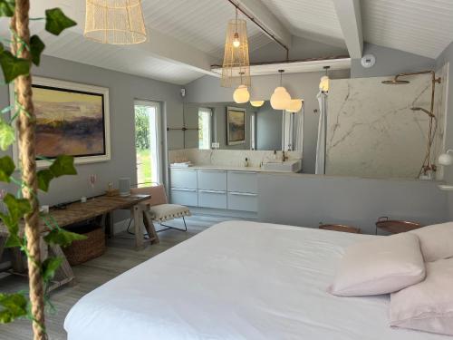 Katil atau katil-katil dalam bilik di Le Cabanon de Modène version 2021 nature
