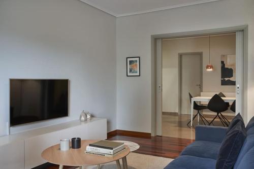 Chic designer home next - Hilton