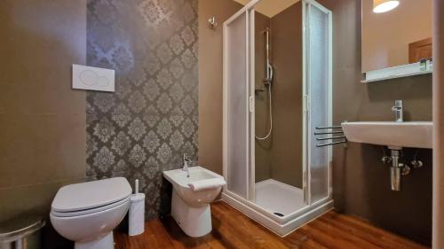 a bathroom with a toilet and a shower and a sink at Locanda Al Volo Tommaseo in Trieste