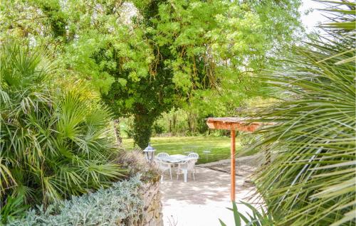 a patio with a table and chairs in a garden at Awesome Home In Montaut With Wifi in Montaut
