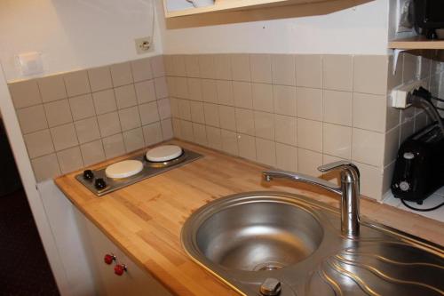 a small kitchen with a sink and a counter at Appartement 5 Pers Pieds des pistes in Saint-Lary-Soulan