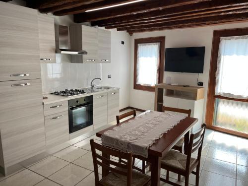 a kitchen with a table and a stove top oven at RESIDENCE CA VENEXIAN in Mira
