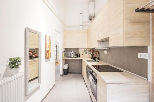 Elegant Apartment in Super Central Location 1077 Budapest, 2 Wesselényi utca kép - 3