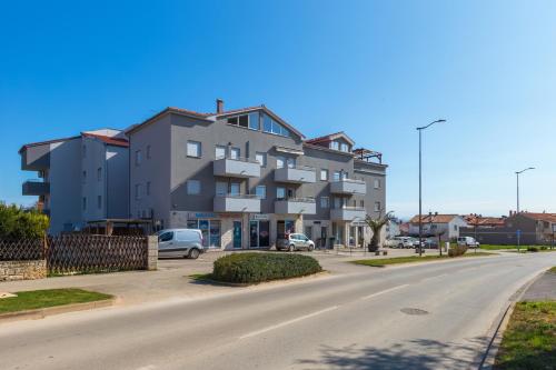 Marica - T2 & Ankica & Marabella