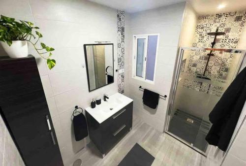 a bathroom with a sink and a shower at Apartamento AGUA con Jacuzzi y terraza in Las Palmas de Gran Canaria