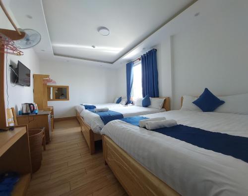 Postel nebo postele na pokoji v ubytování The Light Hotel