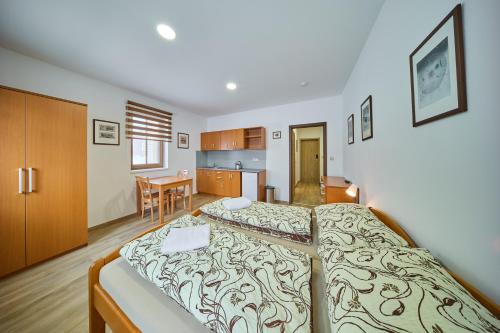 Postel nebo postele na pokoji v ubytování Wellness Resort Bouda Malá Úpa