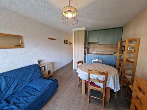 Studio au pied des pistes avec balcon et parking - FR-1-516-58