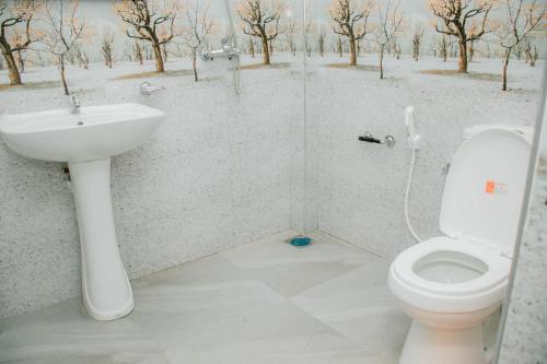 Un baño de Navodya Guest Mirissa