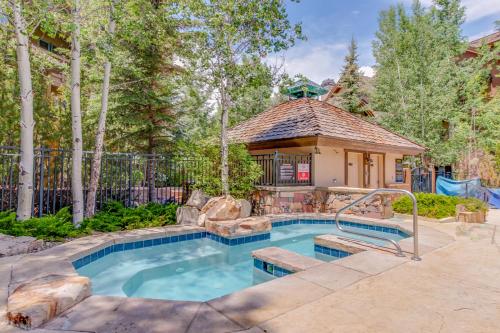 Kolam renang di atau dekat dengan Spruce Tree Lodge at Arrowhead, #304