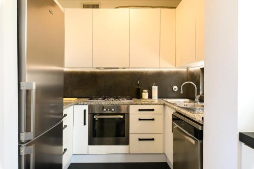 Peaceful Penthouse with Garage by NDP rent