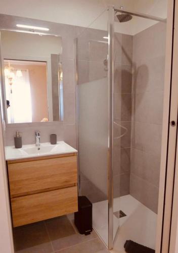 Bilik mandi di Chambre d'hôte au Domaine de vizols