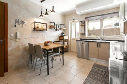 a kitchen with a table and chairs in a room at Óbidos Pool & Charm in Óbidos