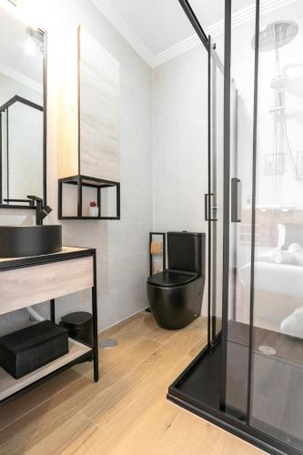 a bathroom with a black tub and a sink at Óbidos Pool & Charm in Óbidos