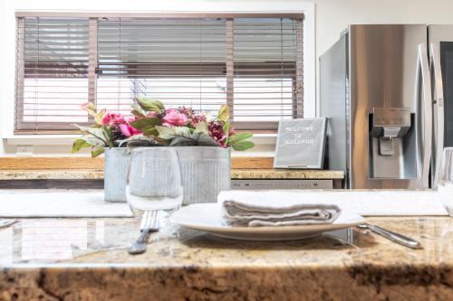 Η κουζίνα ή μικρή κουζίνα στο Spacious Family Friendly Townhome on Telluride Mainstreet