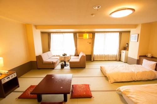 Postel nebo postele na pokoji v ubytování こんぴら温泉 貸切湯の宿 ことね