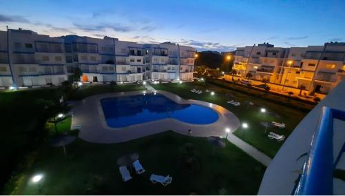 Ein Blick auf den Pool von der Unterkunft Lovely Apartment in CABO, RIVIERA BEACH oder aus der Nähe