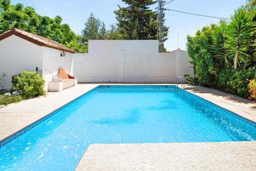 a swimming pool in the backyard of a house at Casa Paqui 2 in Roche