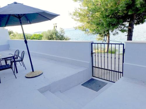 Beachfront Apartment Green Pine