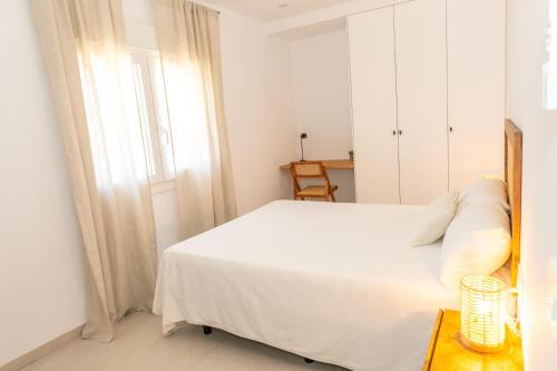 Lances Sun - Apartamento moderno frente a Playa Los Lances ideal para 7 viajeros