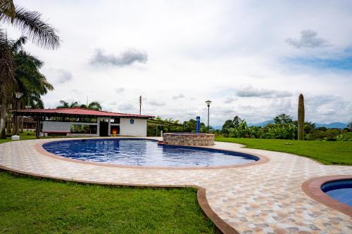 Hồ bơi trong/gần Rancho Chihuahua