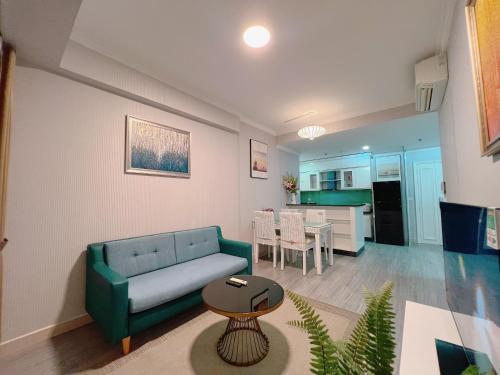 Kuchyň nebo kuchyňský kout v ubytování MKA Summerset Rivergate Saigon Central