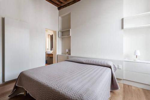 Postel nebo postele na pokoji v ubytování Central Loft Lucca -A 2 Passi Dal Duomo-