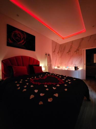 En eller flere senger på et rom på Suite romantique spa/sauna en Avignon