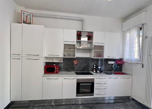 Кухня або міні-кухня у Dimora Sterlizia zona Fiera S Donato