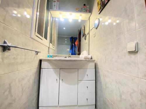 a bathroom with a white sink and a mirror at TarracoHomes, TH17 Apartamento Vacacional Vintage in Tarragona